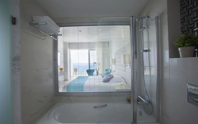 King Evelthon Beach Hotel & Resort