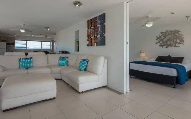 Pacific Plaza Apartments