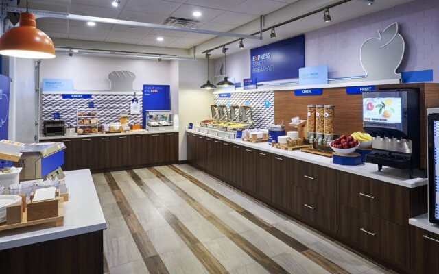 Holiday Inn Express & Suites Niagara On The Lake