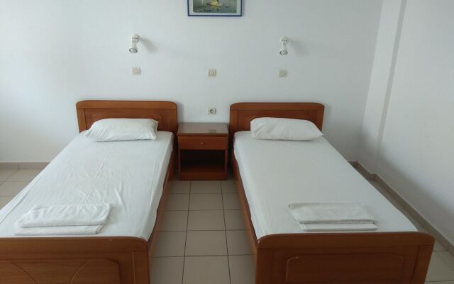 Lemon Grove Hotel and Studios
