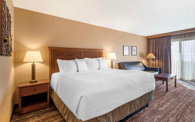 Best Western Premier The Lodge on Lake Detroit