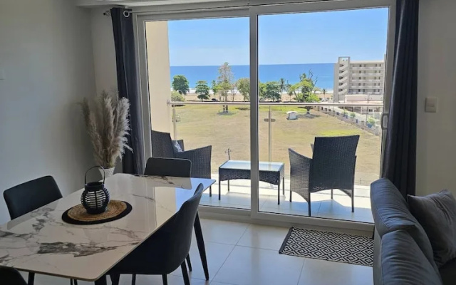 Stunning new Beachfront Condo 9th Floor Ocean View
