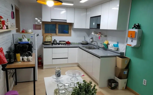Buzz Guest House - Hostel