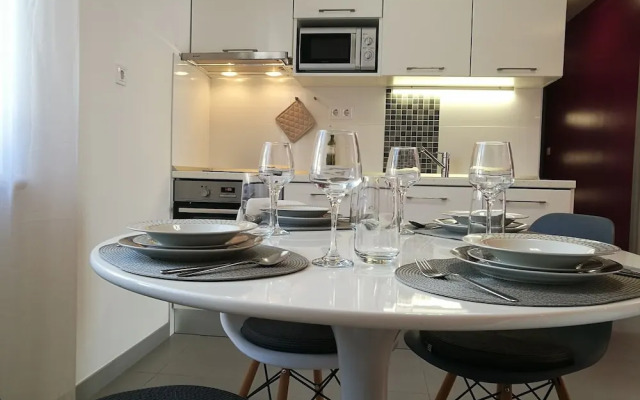 Ton - 200m From the sea - A2