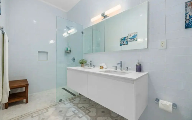 Oceanside Luxury The Cove Palm Beach 2BR 2 5BA