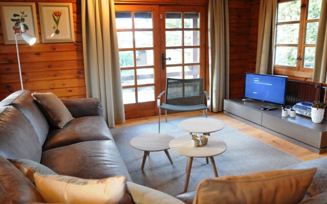 Traditional Chalet With Sauna, hot tub and Relaxation Space Near La Roche