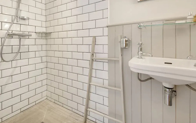 Panoramic Hammersmith Home Near The River Thames