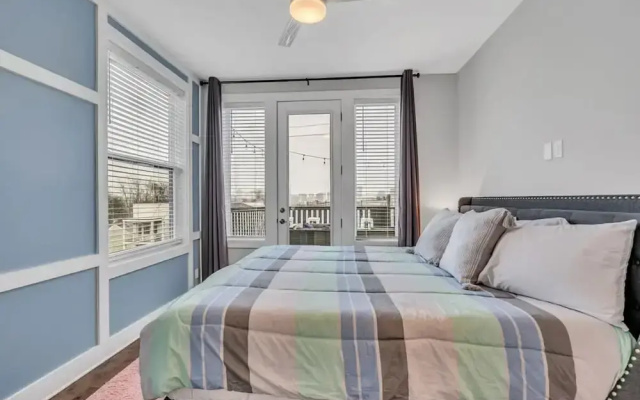 Luxury Townhome With Rooftop Deck Skyline Views