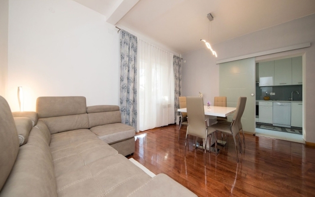 Beautiful Home With Private Pool, Roof Terrace and Summer Kitchen