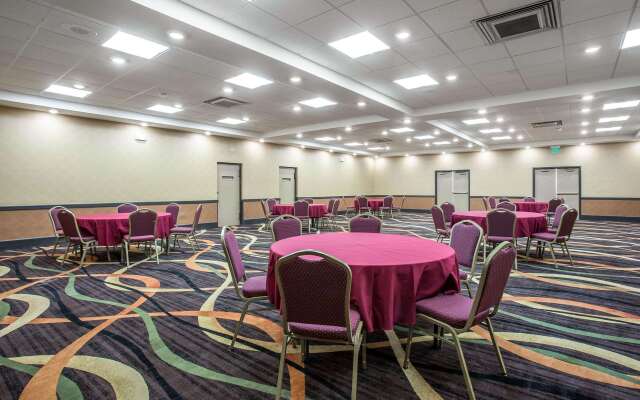 Clarion Hotel Fort Mill Near Amusement Park