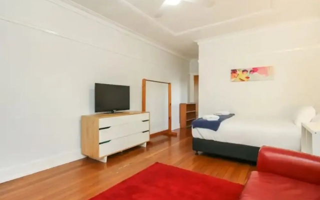 Comfy 1 Bedroom Studio Walking Distance To South Bank