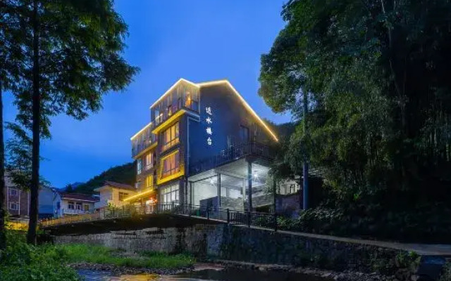 Anji Yunshang Grassland Jinshuiloutai Homestay