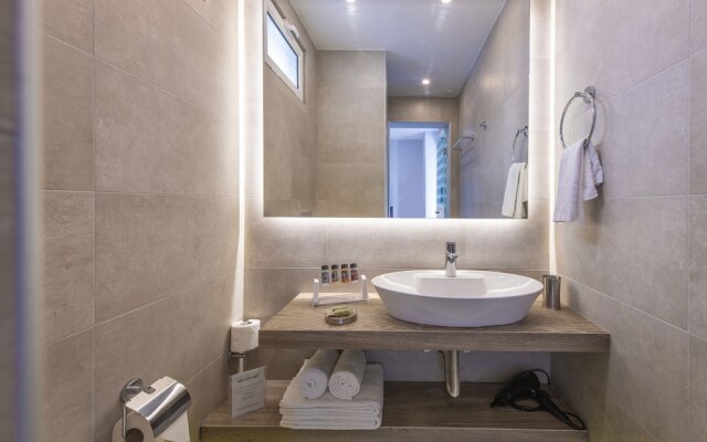 Athenian Neoclassical under the Acropolis