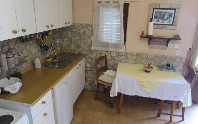 Charming Unique Apartment For 4