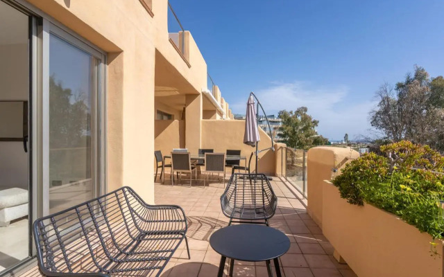 Apartment in Estepona with sea view