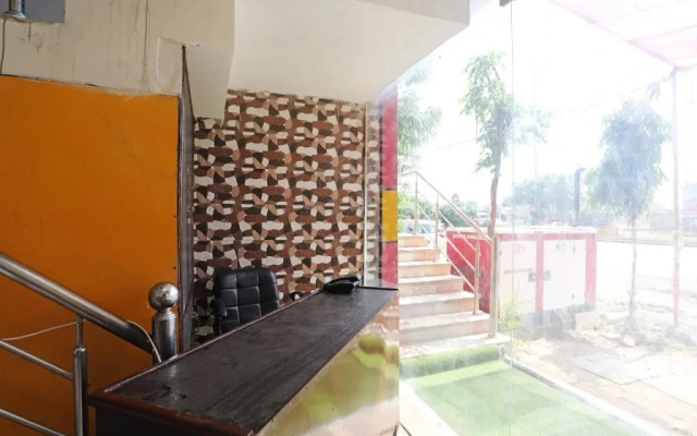 Oyo 17357 Hotel Royal Touch