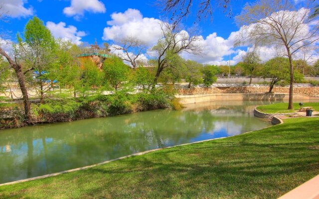 Comal River Condo 307