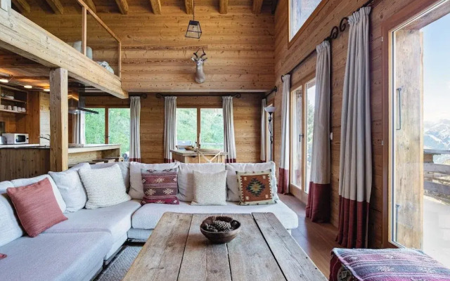 Authentic Swiss Spa Chalet Hot Tub & Sauna