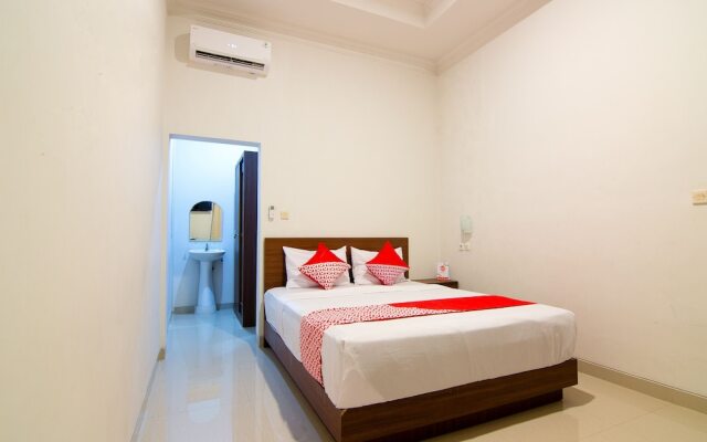 OYO 2421 Joglo Guest House Syariah