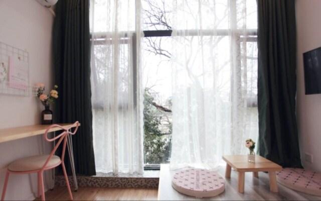 Love Flower Hostel