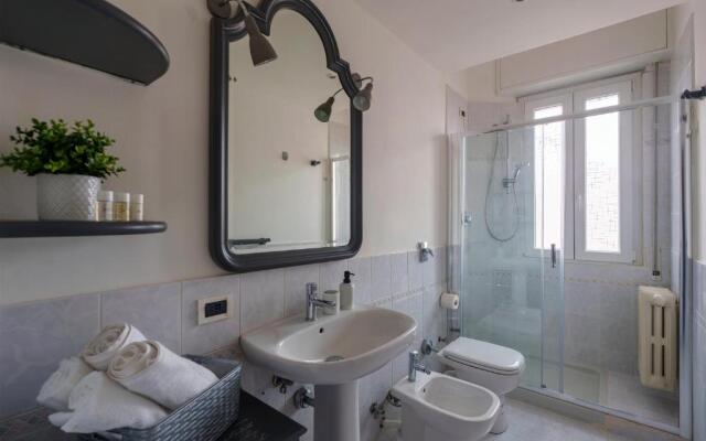 OSPEDALI e UNIVERSITÀ - Policlinico San Matteo a 300m - Parcheggio GRATIS