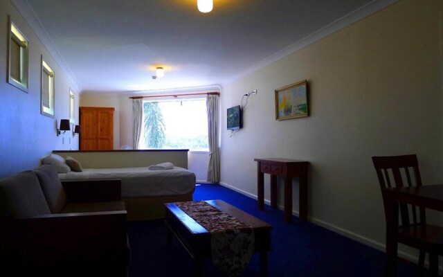 Watersedge Motel
