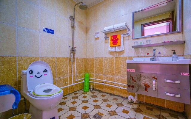 Yinyun Parent-Child Theme Inn Shandianhu
