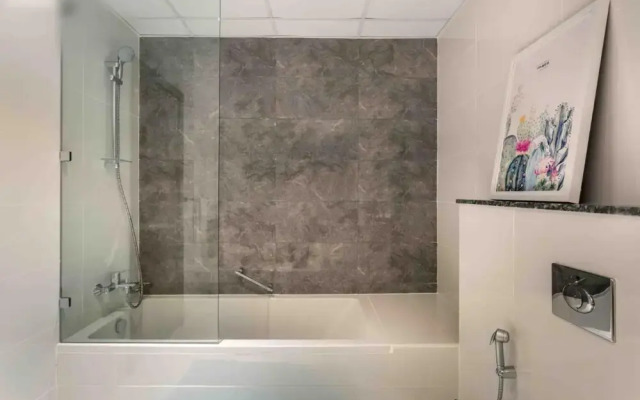 Lux 2B Apt Dubai Canal Water View