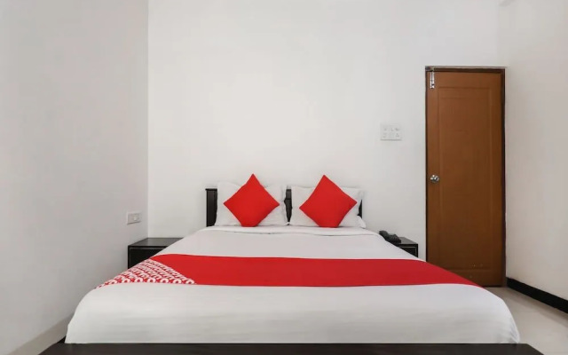 Oyo 29638 Gmr 18 Hotel