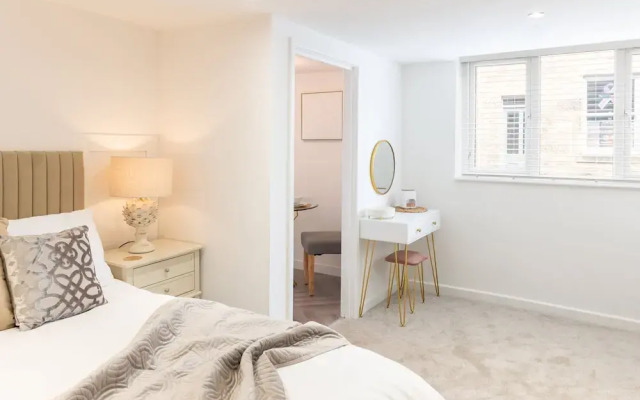 Host Stay Eccles Hideaway