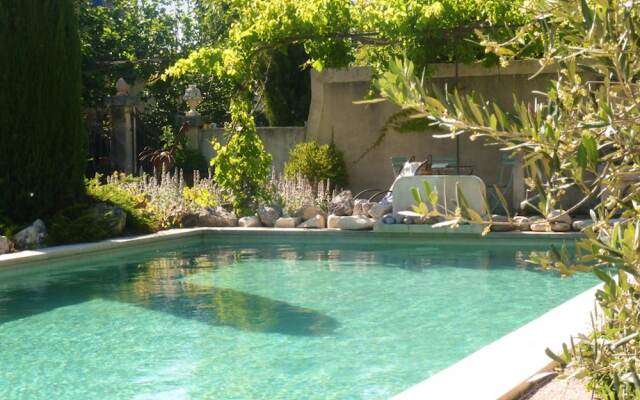 Apartment With 2 Bedrooms in Oppède, With Wonderful Mountain View, Poo