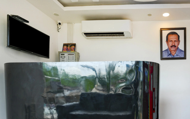 OYO Townhouse 412 Aditya International