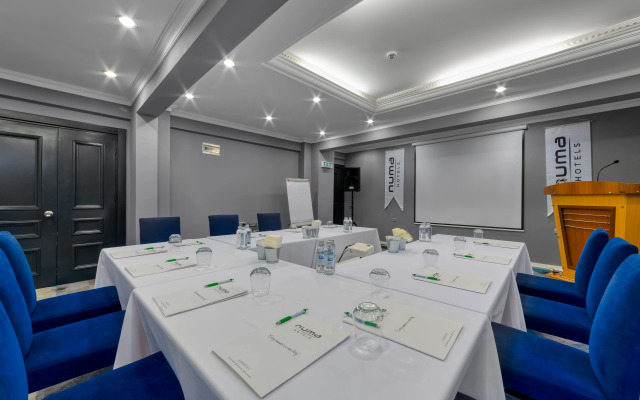 Numa Port Hotel