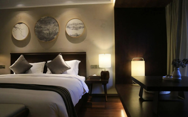 Seclusive Life in Jiangnan •Canal Yard