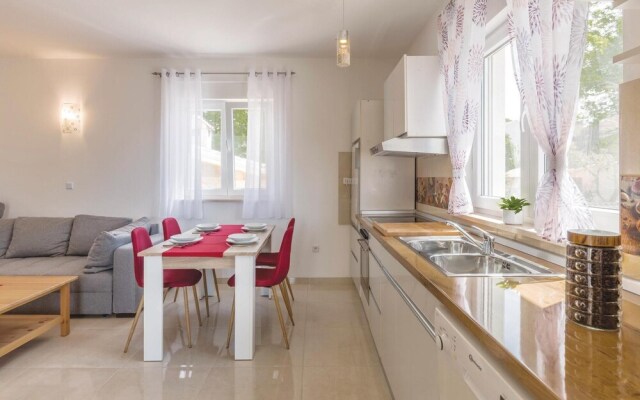Nice Home in Liznjan With Wifi and 3 Bedrooms