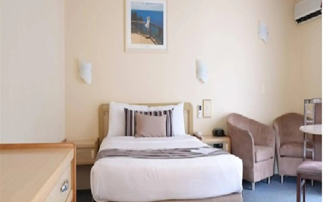 Reef Motor Inn