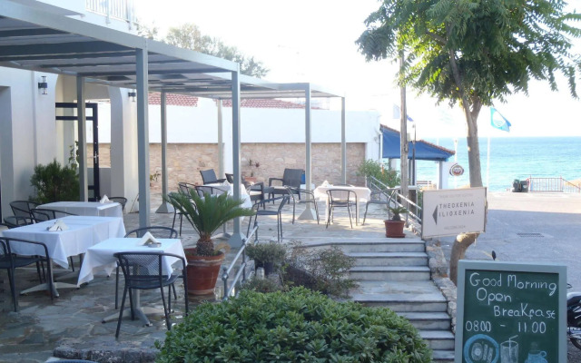 Ilioxenia Studio & Apartments