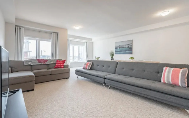 Elegant Brand New Town House