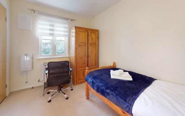 Impeccable 4-bed House in London