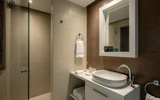 Lady Sea 6 Bedroom Villa with Heated Pool & Private Beach Access