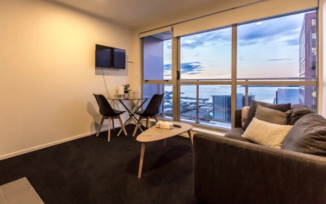 2 Bedroom High-rise Apartment With Harbour Views