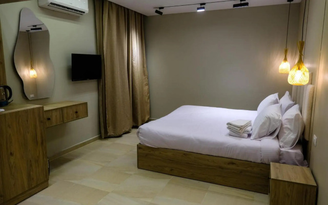 Pyramids Height Inn