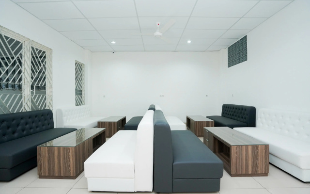 OYO Life 2462 Kost Surabaya
