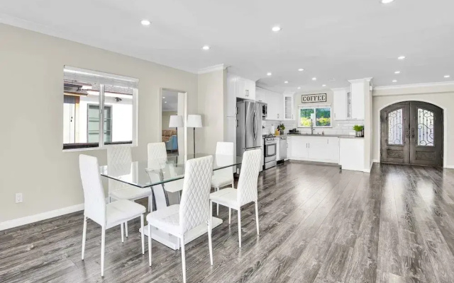 Martha by Avantstay Brand New LA Valley Home