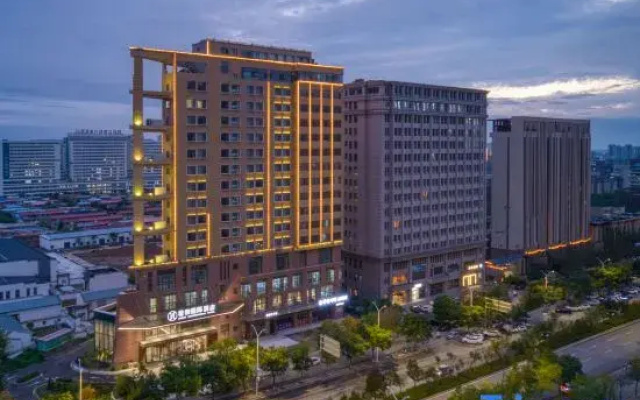 Jun He International Hotel