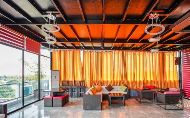 Casa Mia Hotel Suites by OYO Rooms