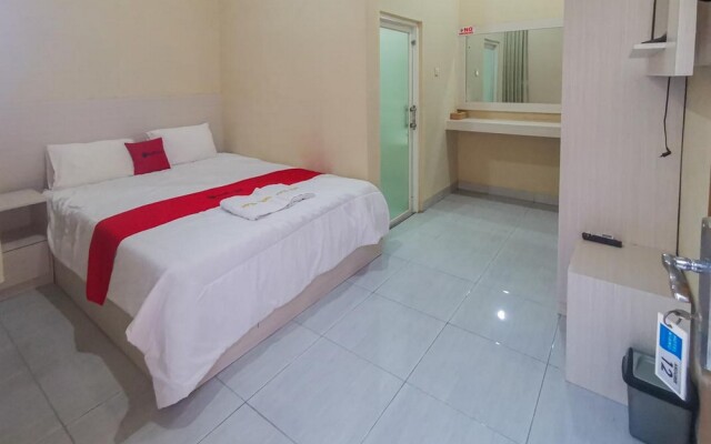 RedDoorz near Pantai Pancer Door Pacitan