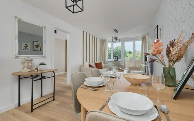 Bright & Stylish Gajowicka by Renters