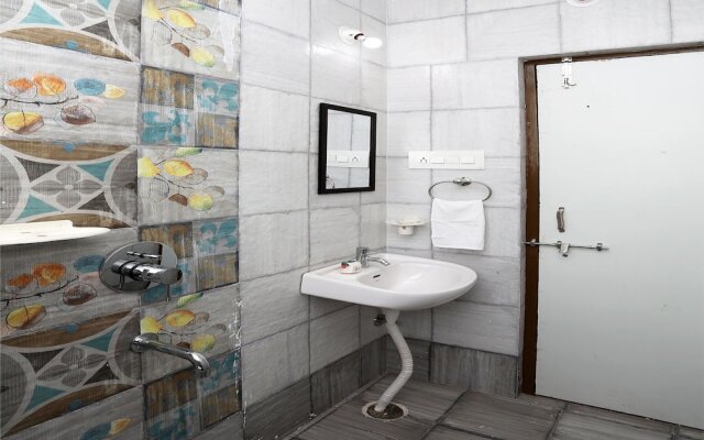 Oyo 11075 Home Modern 3bhk Gulab Bagh