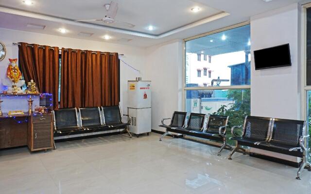 OYO 24551 Hotel Shirdi Sai Inn